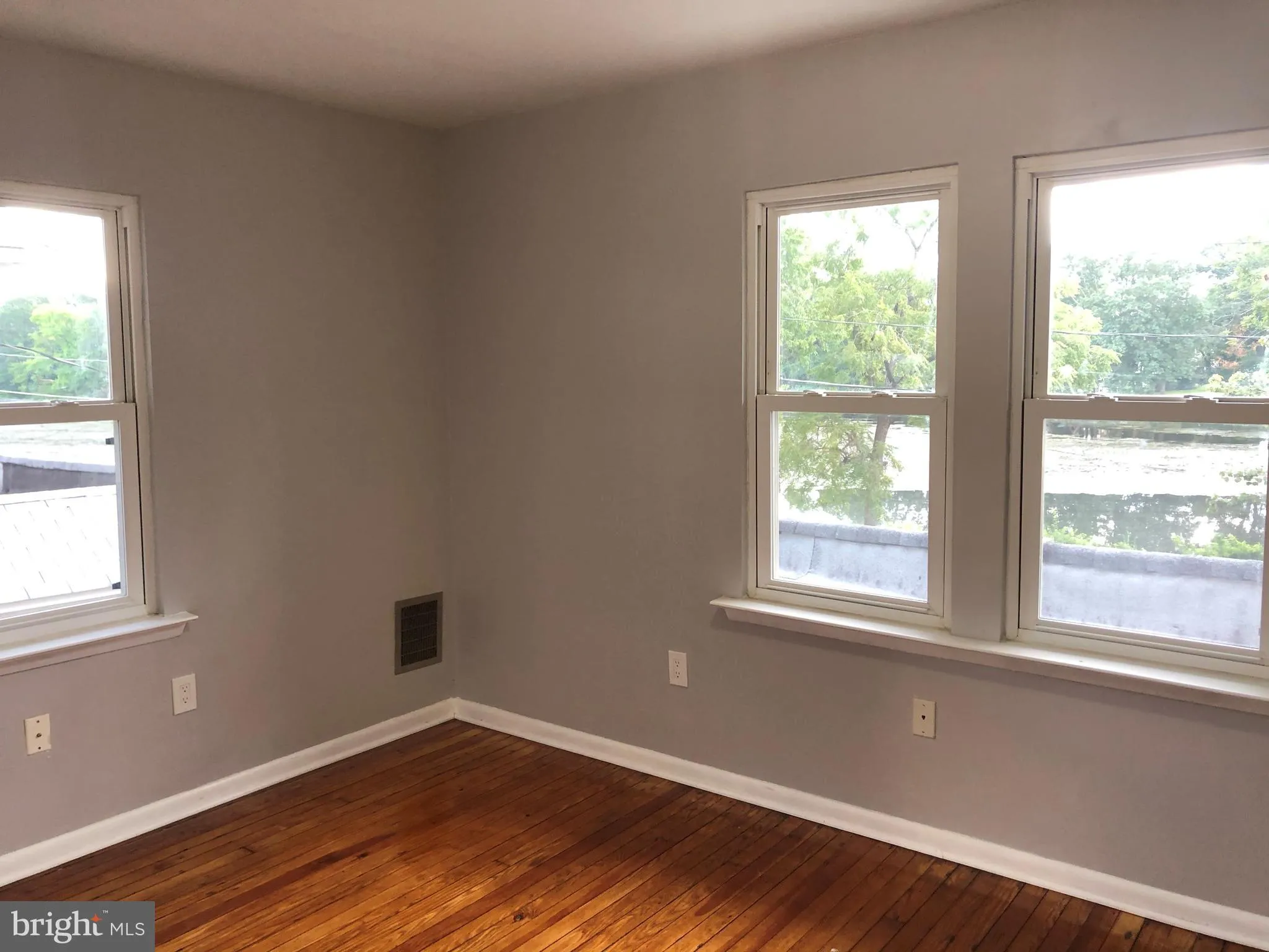 Haddon Township, New Jersey 08107, United States, 3 Bedrooms Bedrooms, ,1 BathroomBathrooms,Residential,Contingent,162113