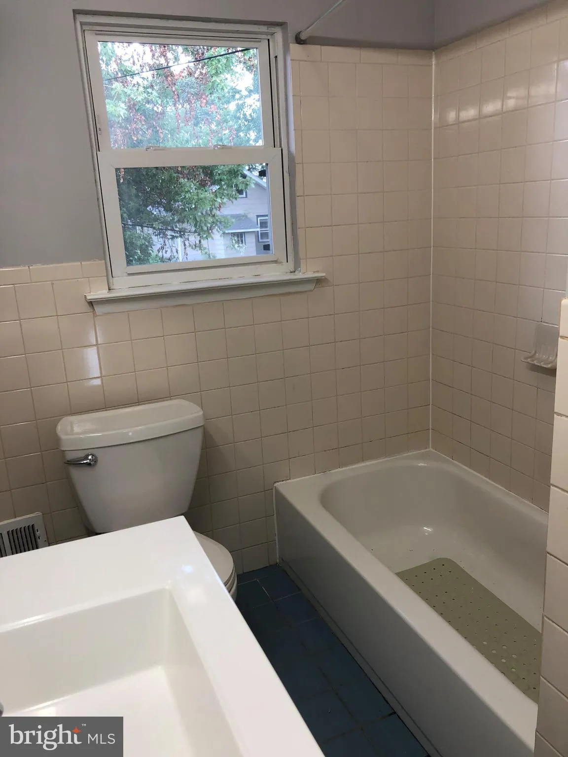 Haddon Township, New Jersey 08107, United States, 3 Bedrooms Bedrooms, ,1 BathroomBathrooms,Residential,Contingent,162113