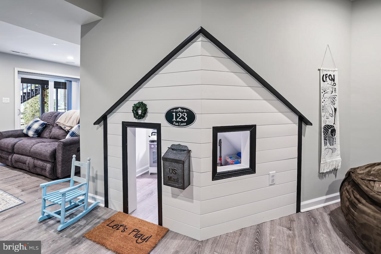 POTOMAC LAKES - Residential