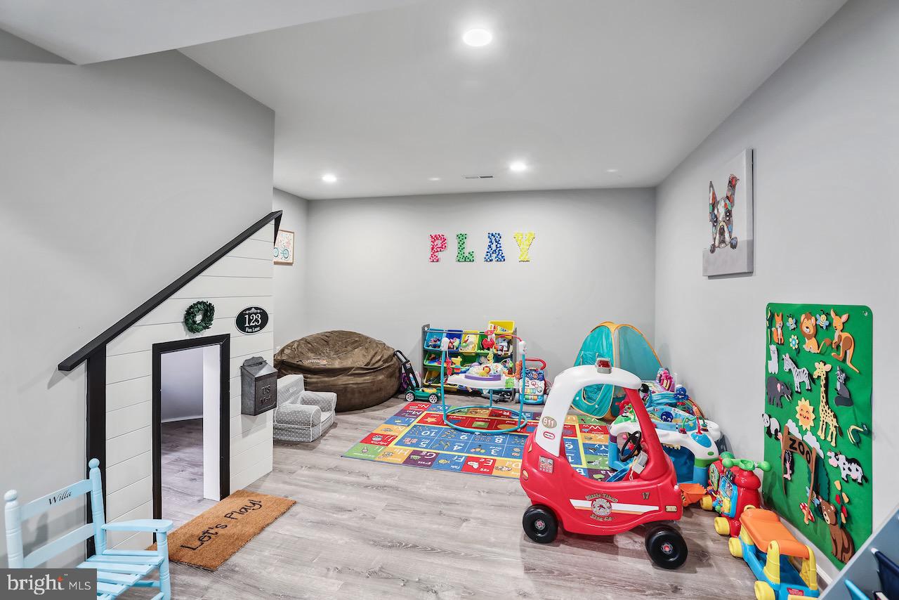 POTOMAC LAKES - Residential