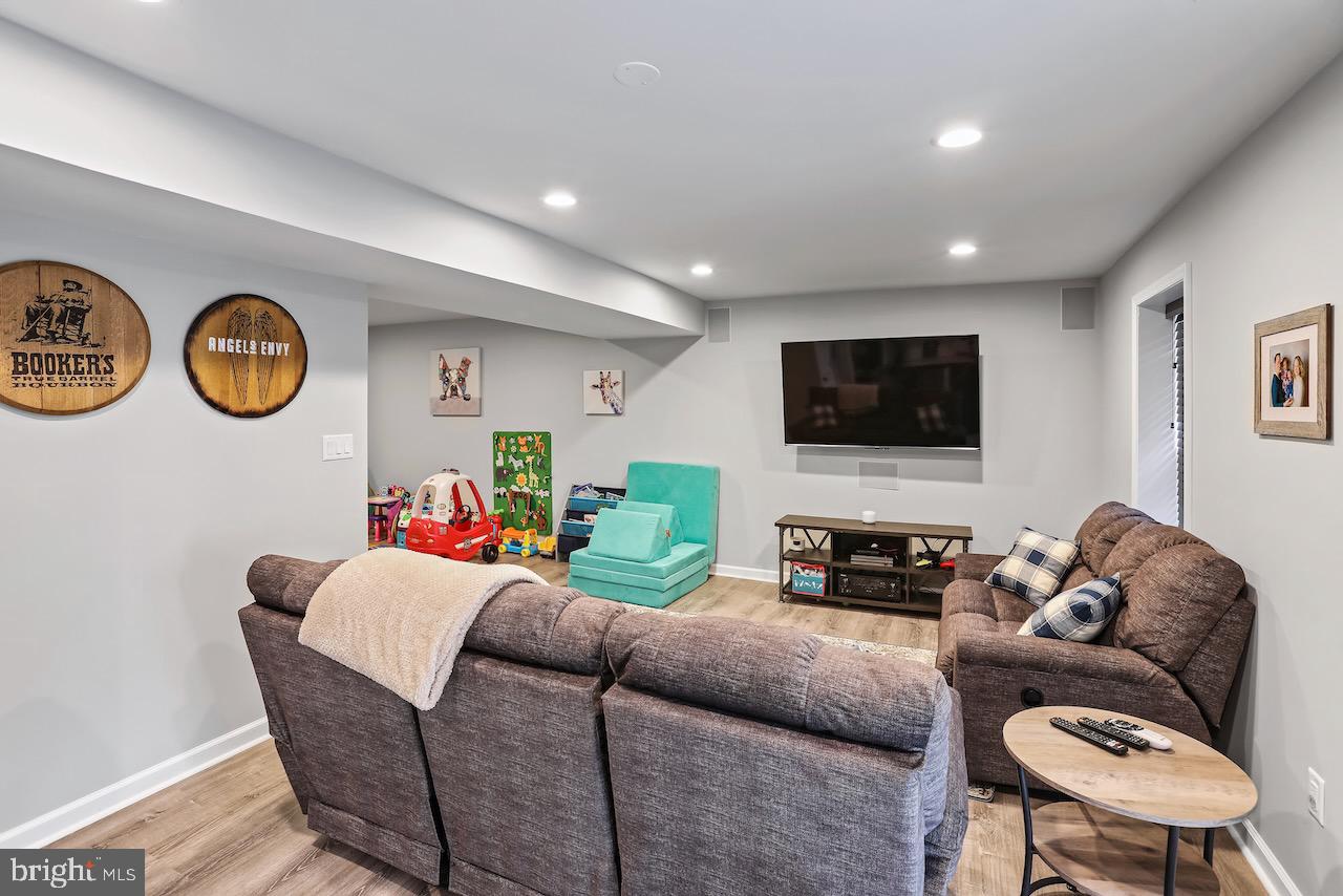 POTOMAC LAKES - Residential