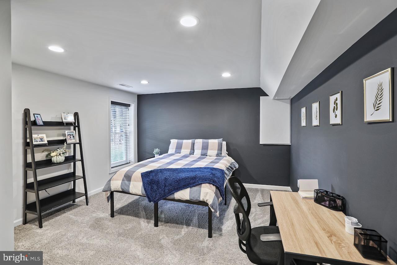 POTOMAC LAKES - Residential