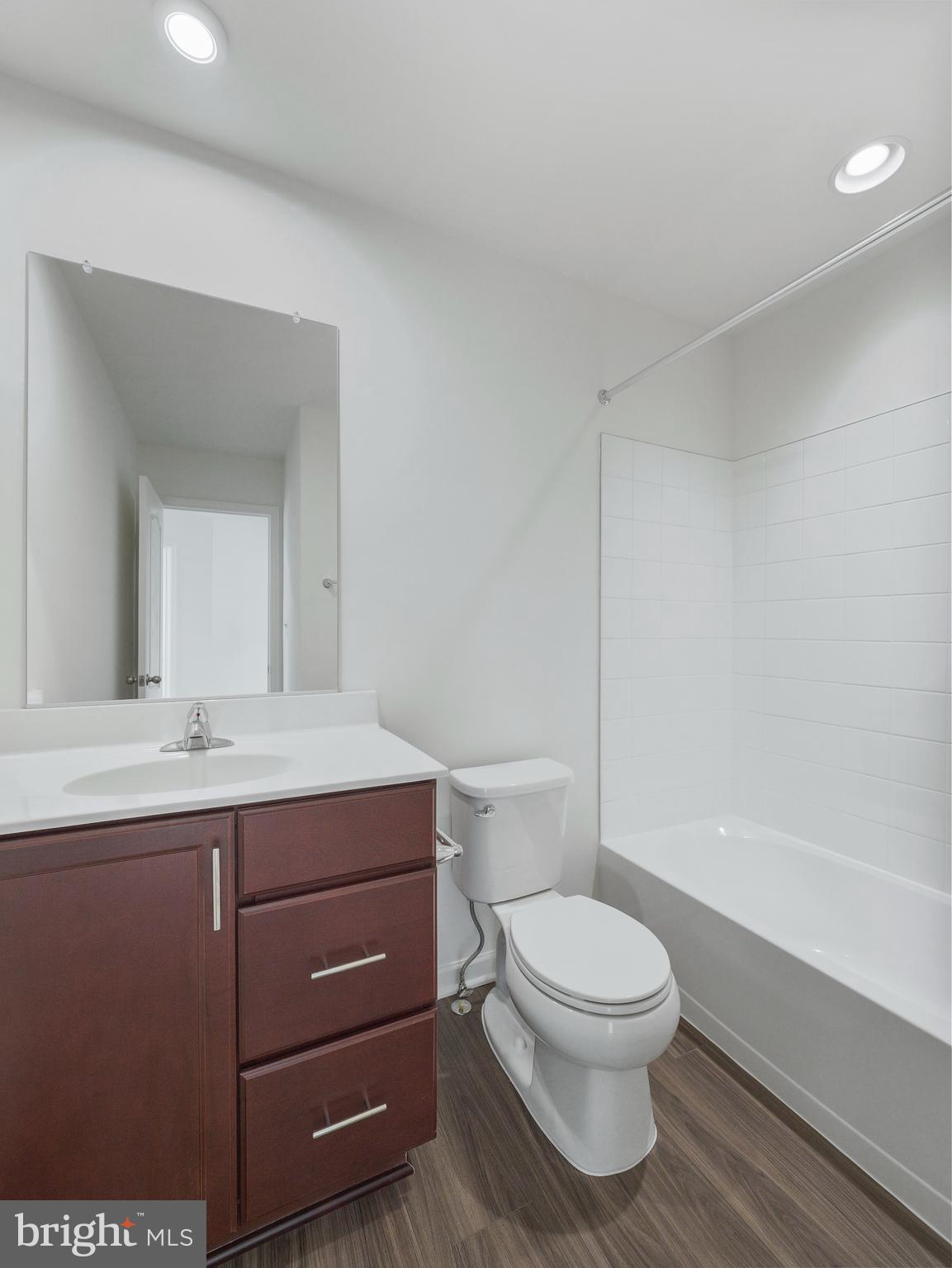 OVERLOOK AT RIVERSIDE TOWNHOMES - Residential Lease