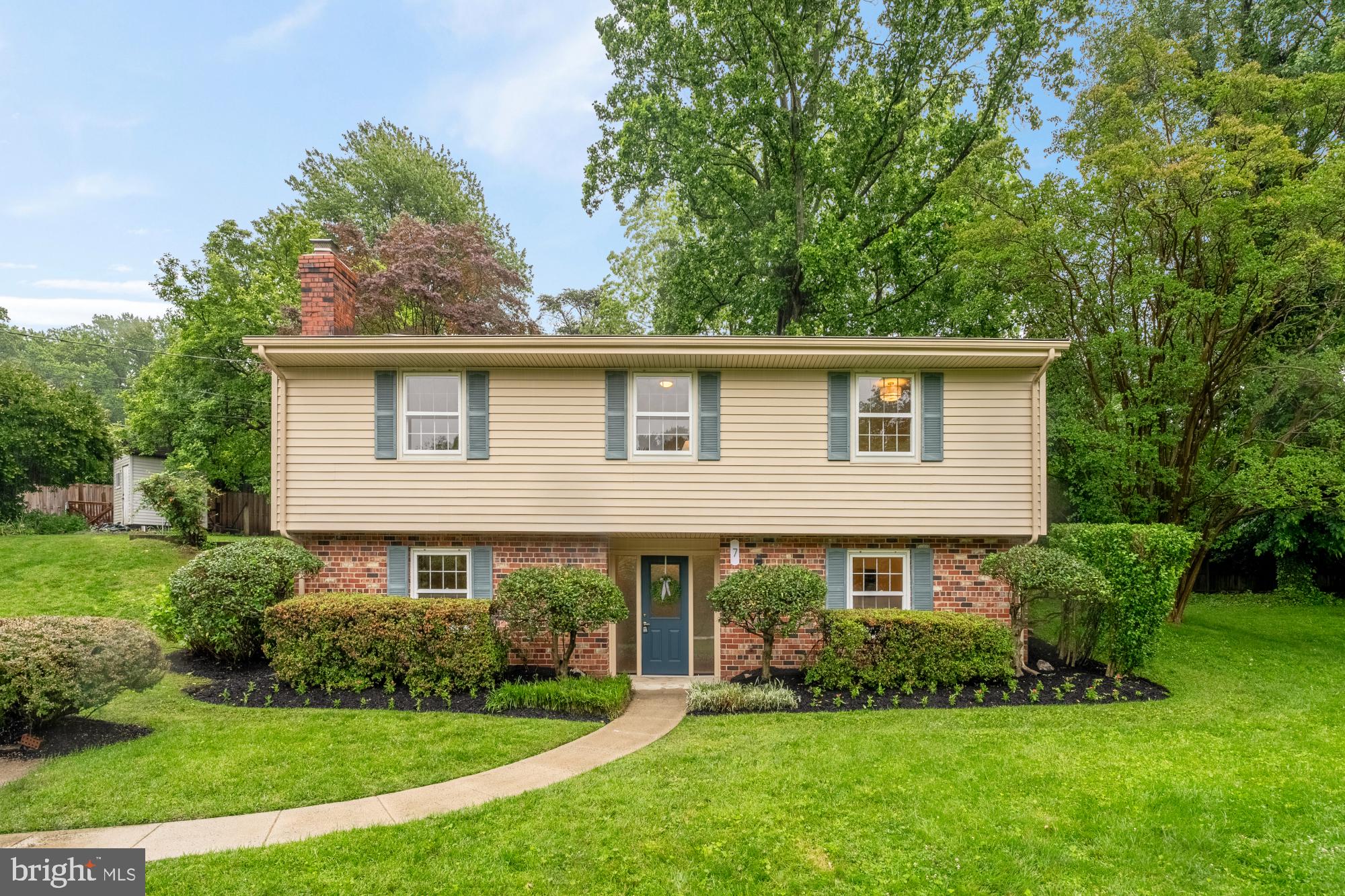 7 ROKEBY COURT