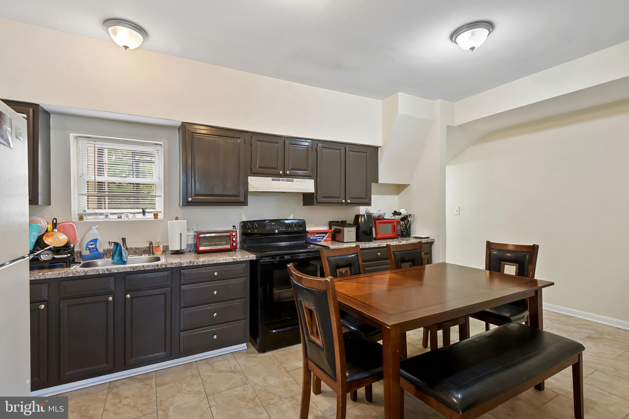1423 W FAYETTE STREET W