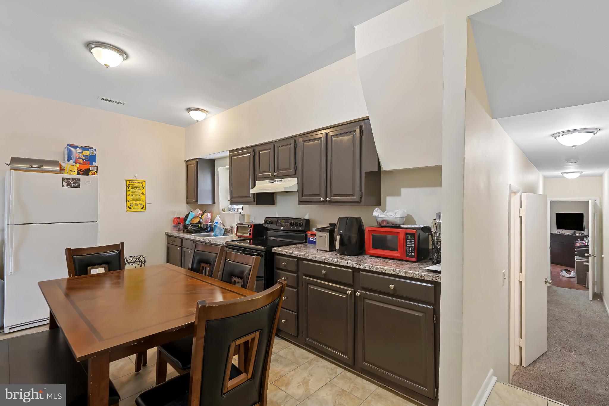 1423 W FAYETTE STREET W
