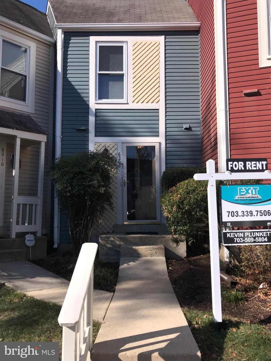 Three level town home in Alexandria close to shopping, transportation and schools.  This home has hardwood floors on the main level, living room fireplace, granite counter tops in the kitchen with  stainless appliances, carpeted bedroom level, and the lower level has a large family room , full bath, and walk in closet.  Home has a deck and backs to trees.  Ample parking.  Available immediately!