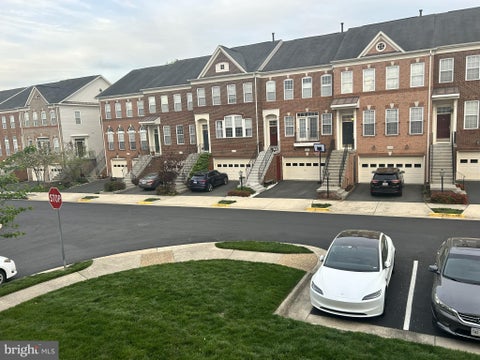 Townhouse For Rent - 42997 Kennerly Terrace<br/> ASHBURN, VA 20148