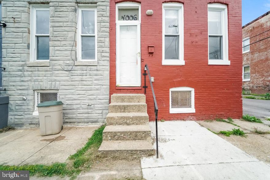 The hard work is finished here and this end unit is ready for your personal touch! Good space, bright kitchen, and outdoor area! Convenient location - can't beat it for the price!