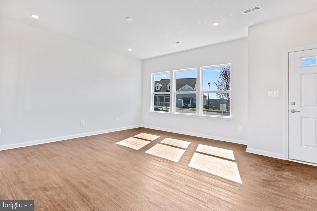 HUNTWELL WEST - Residential