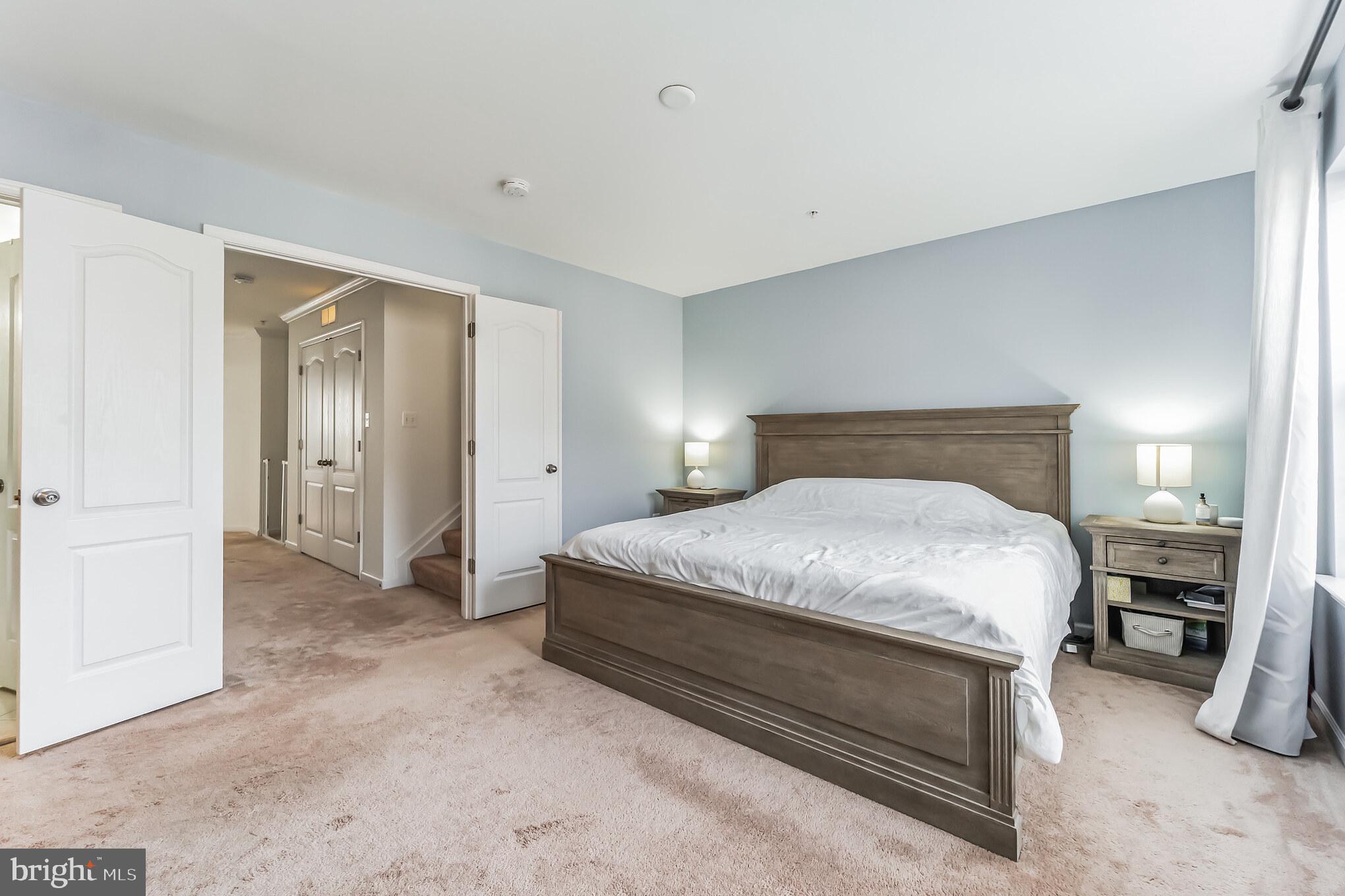 OXFORD SQUARE - Residential