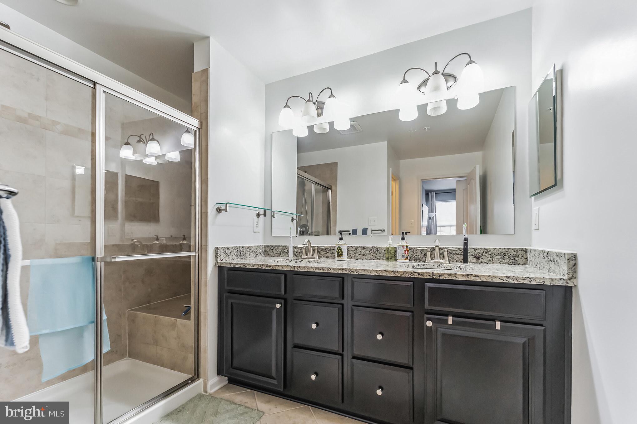 OXFORD SQUARE - Residential