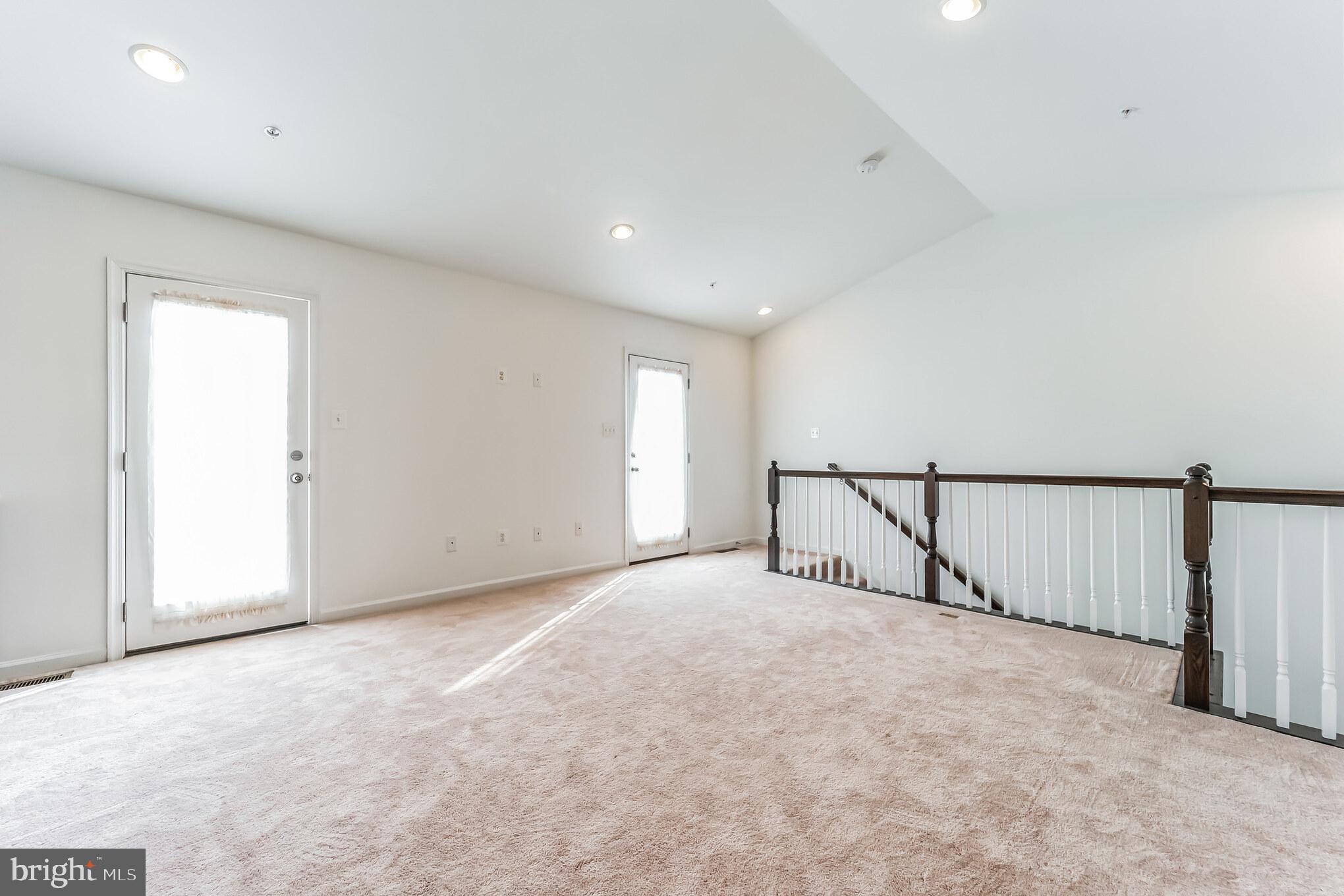 OXFORD SQUARE - Residential