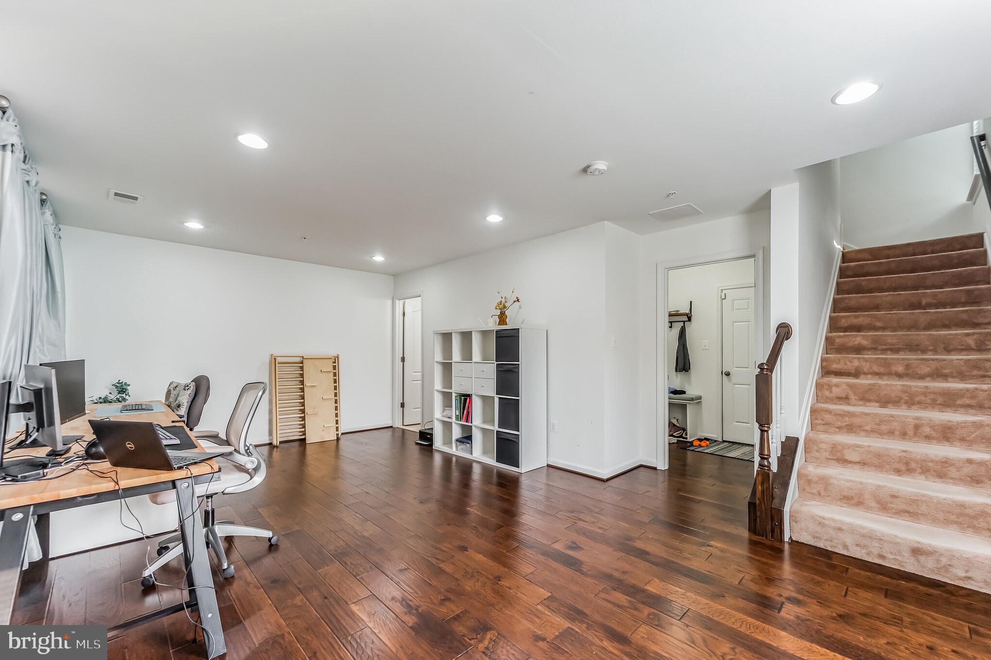 OXFORD SQUARE - Residential