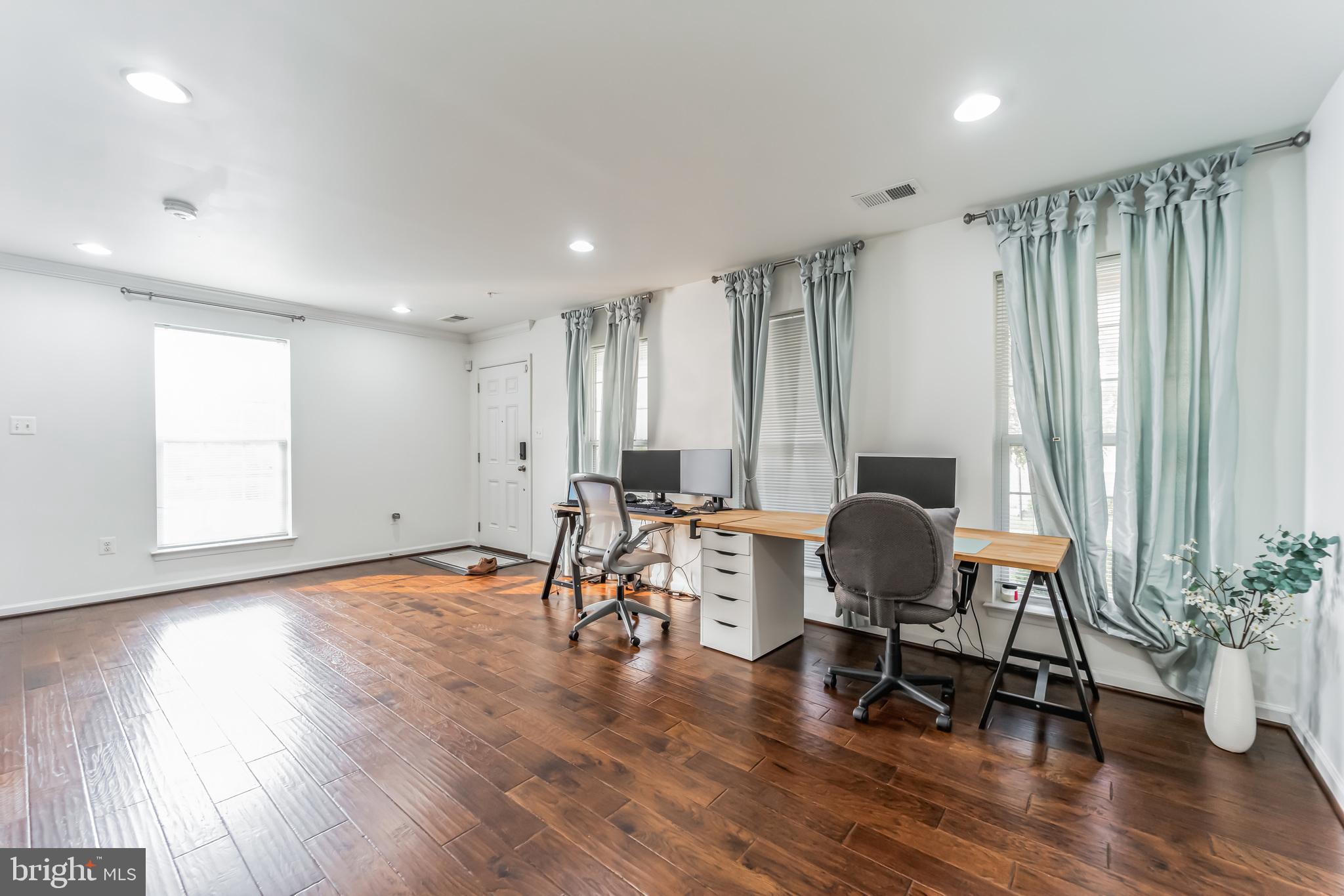 OXFORD SQUARE - Residential