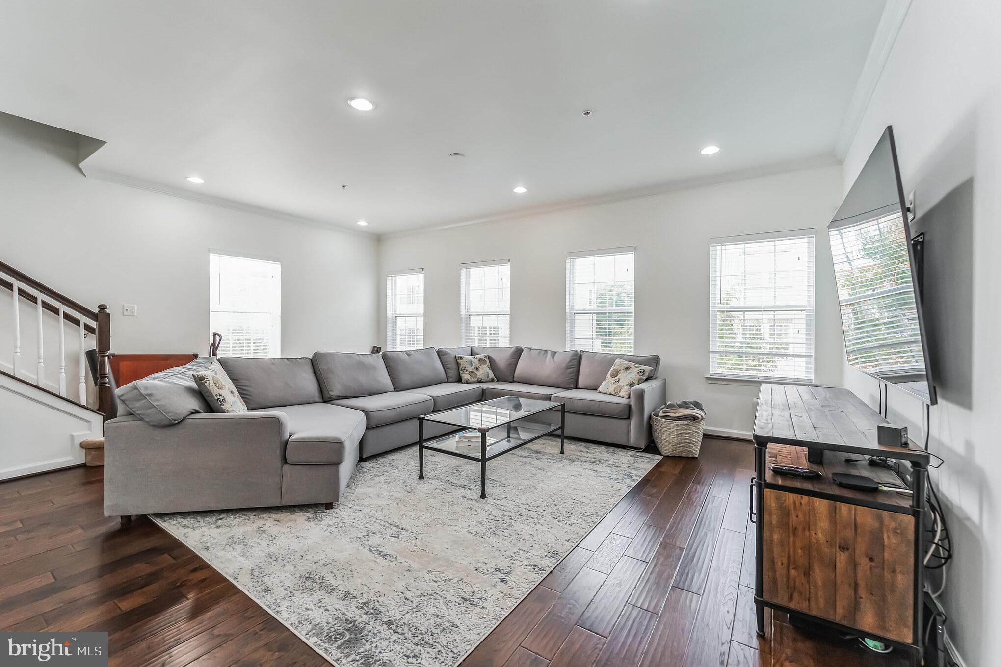 OXFORD SQUARE - Residential