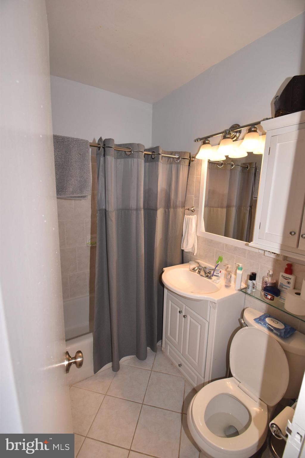 RIVER PLACE - Residential Lease