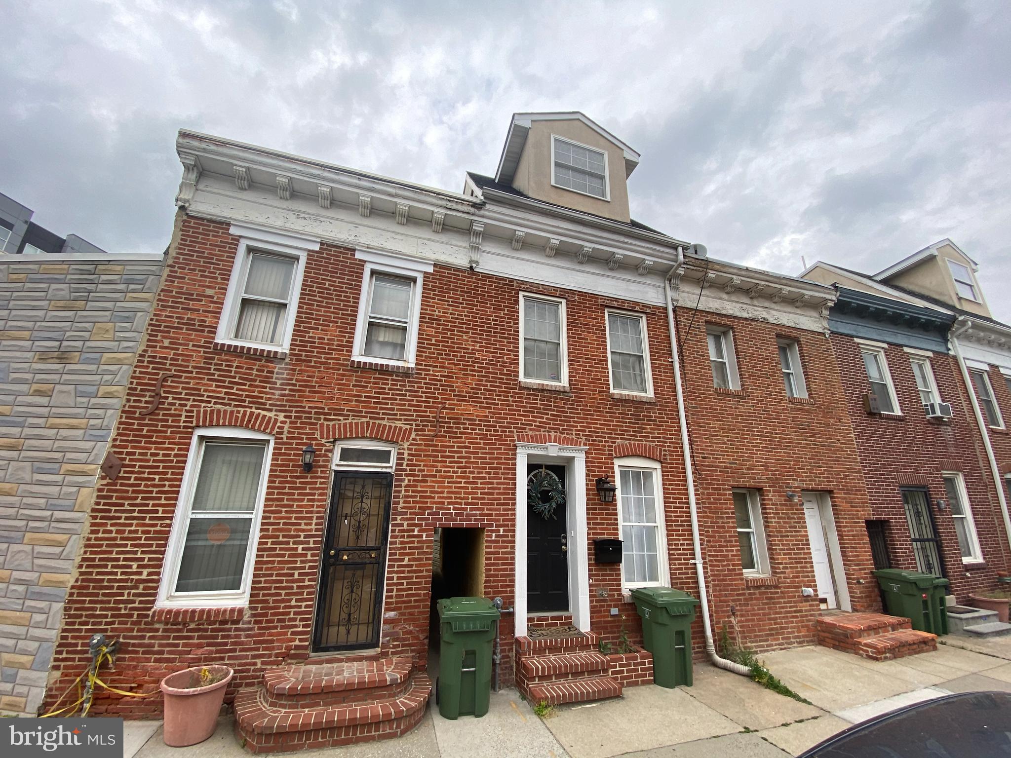 Investor Opportunity . Needs Full Rehab. Offers will be presented as they are received. Estate Sale.