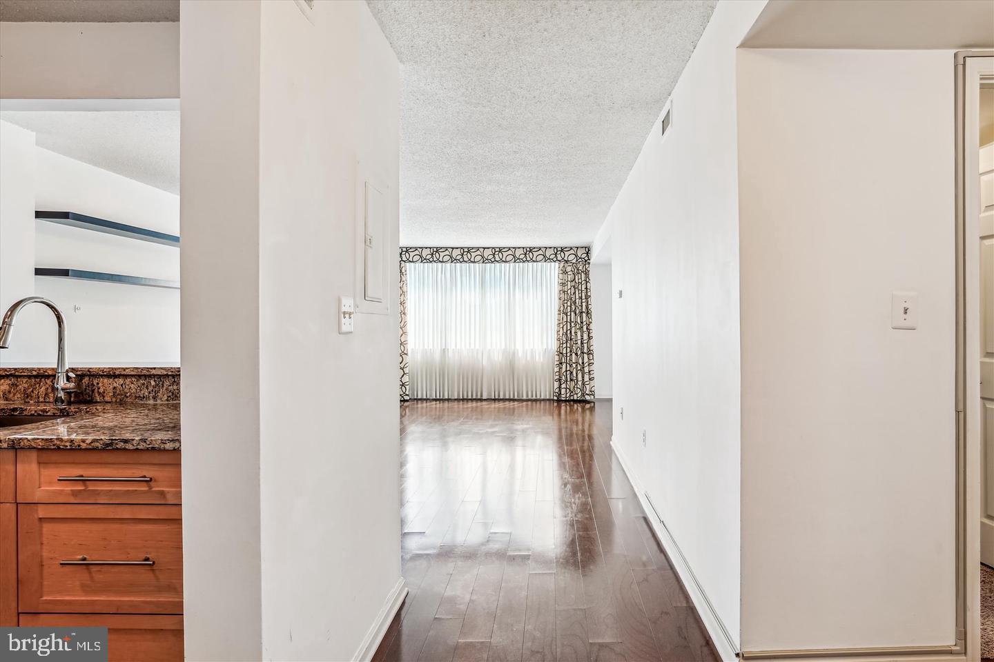 10101 GROSVENOR PLACE 407