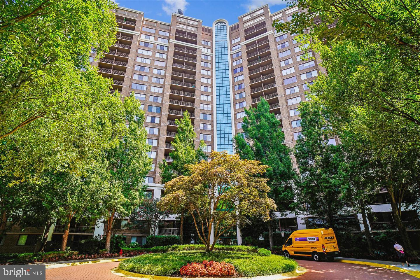 10101 GROSVENOR PLACE 407