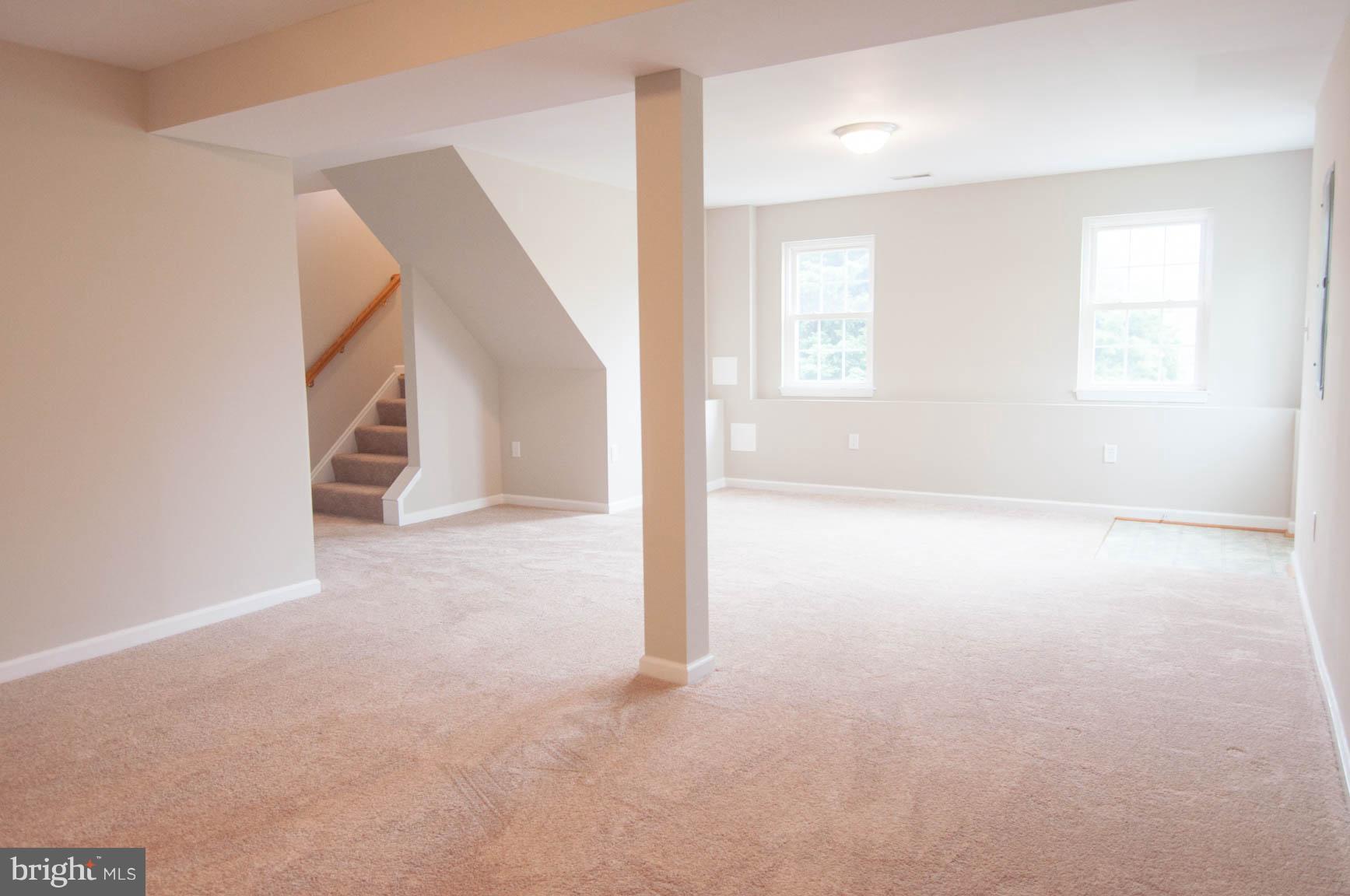 WHISPERING HILLS - Residential