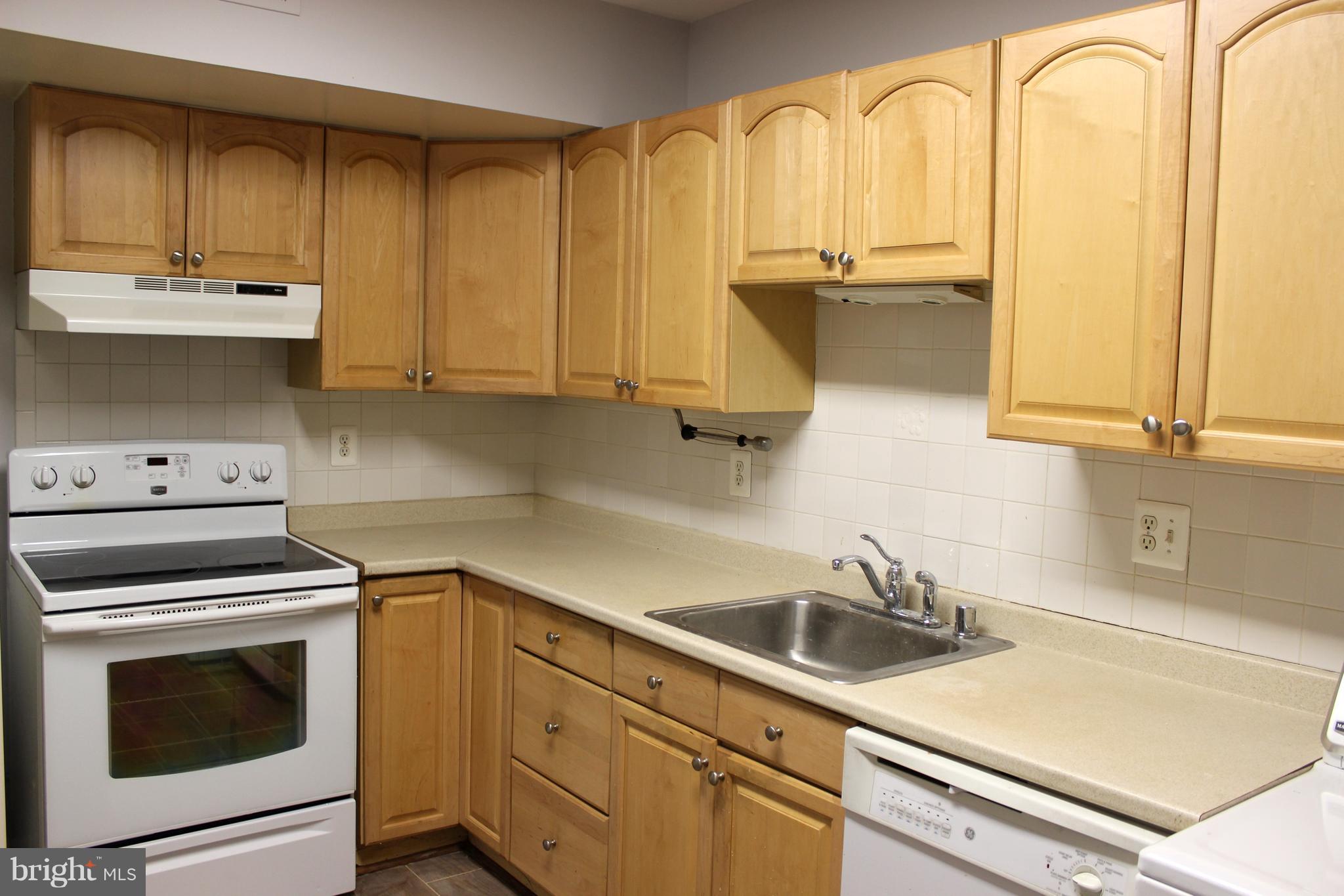 HAWTHORNE VILLAGE - Residential Lease