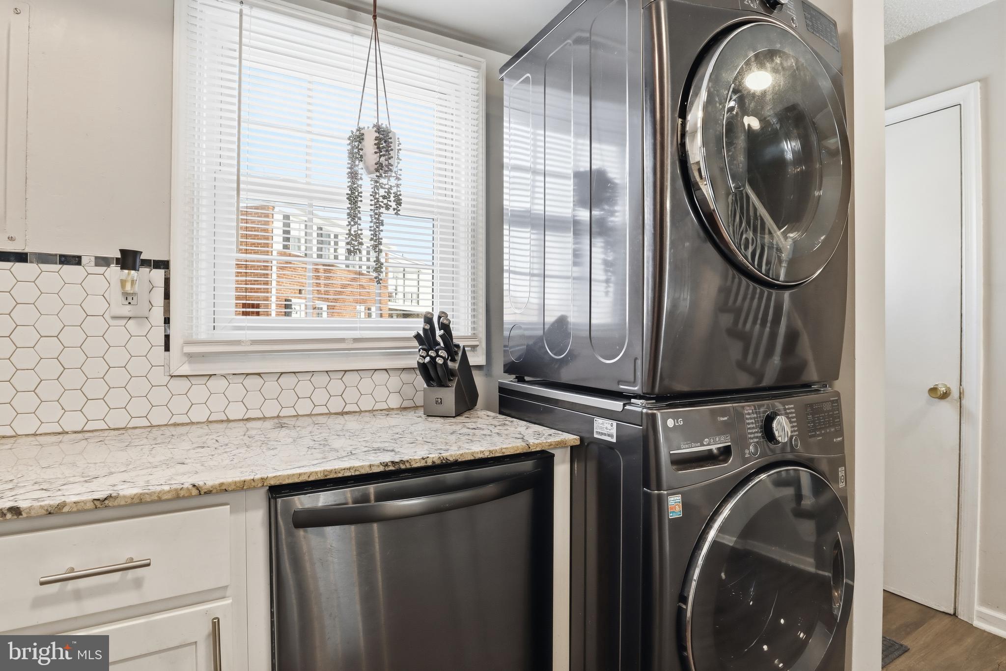 COLONY PARK CONDOS - Residential