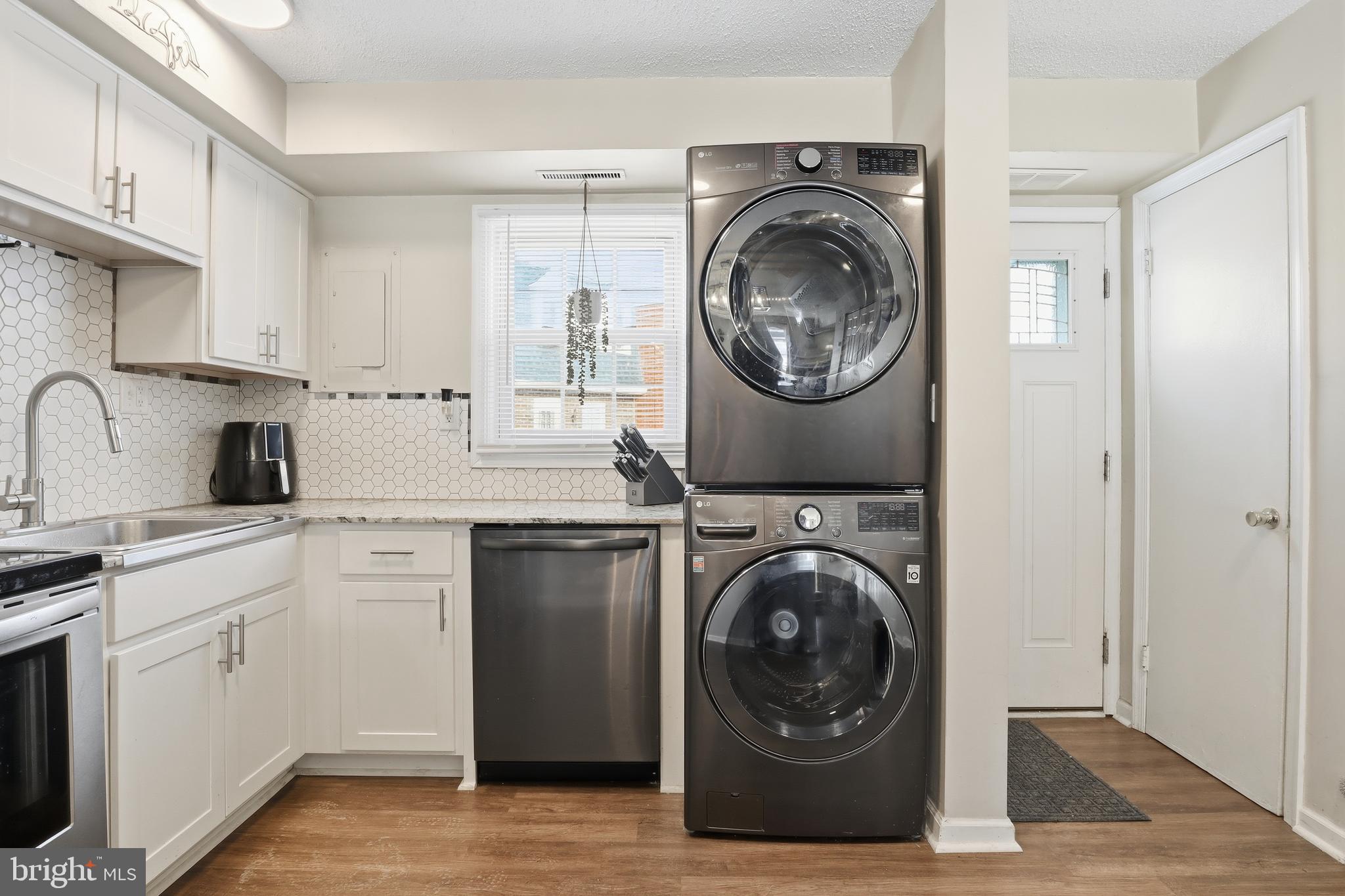 COLONY PARK CONDOS - Residential