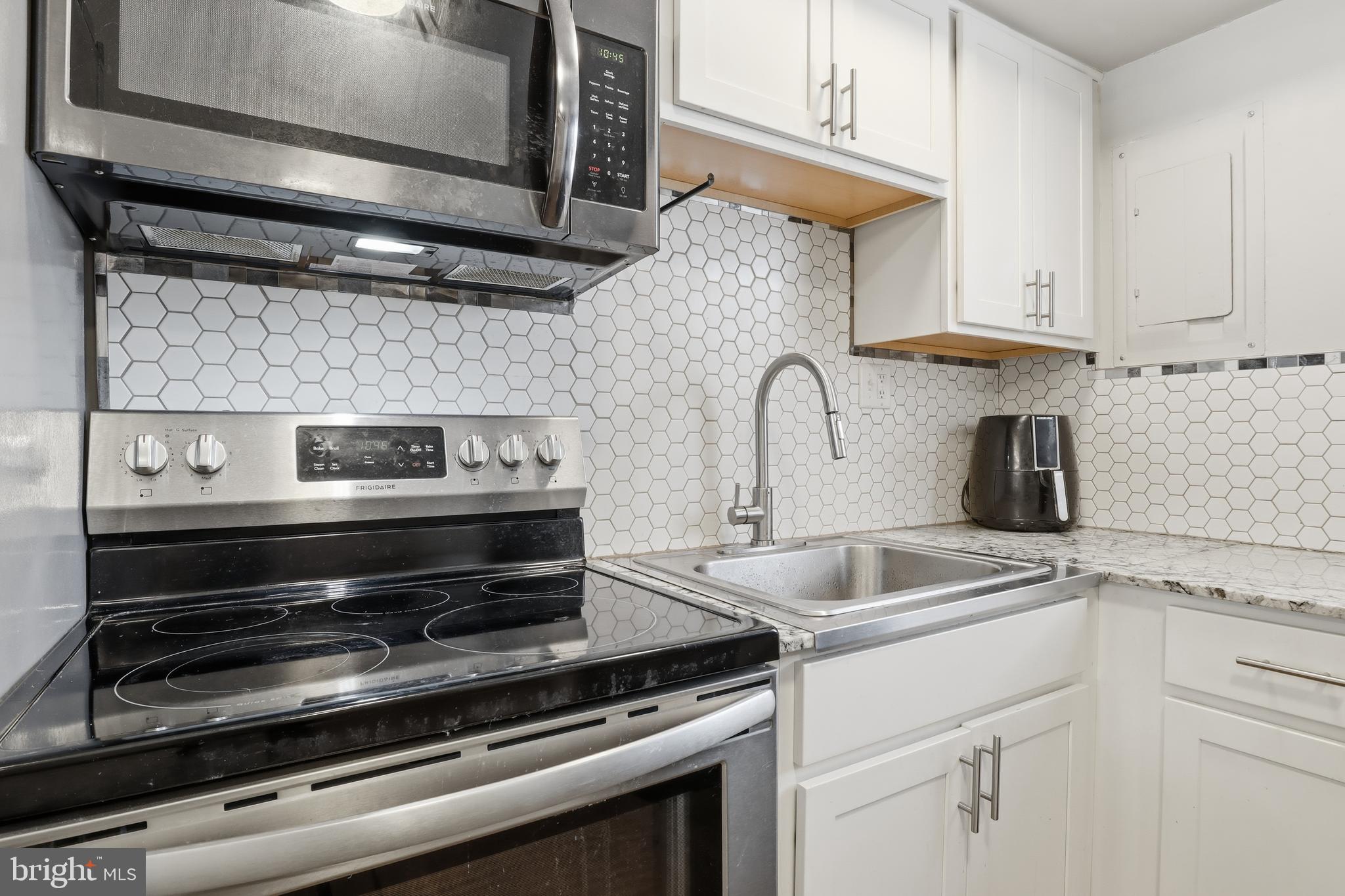 COLONY PARK CONDOS - Residential