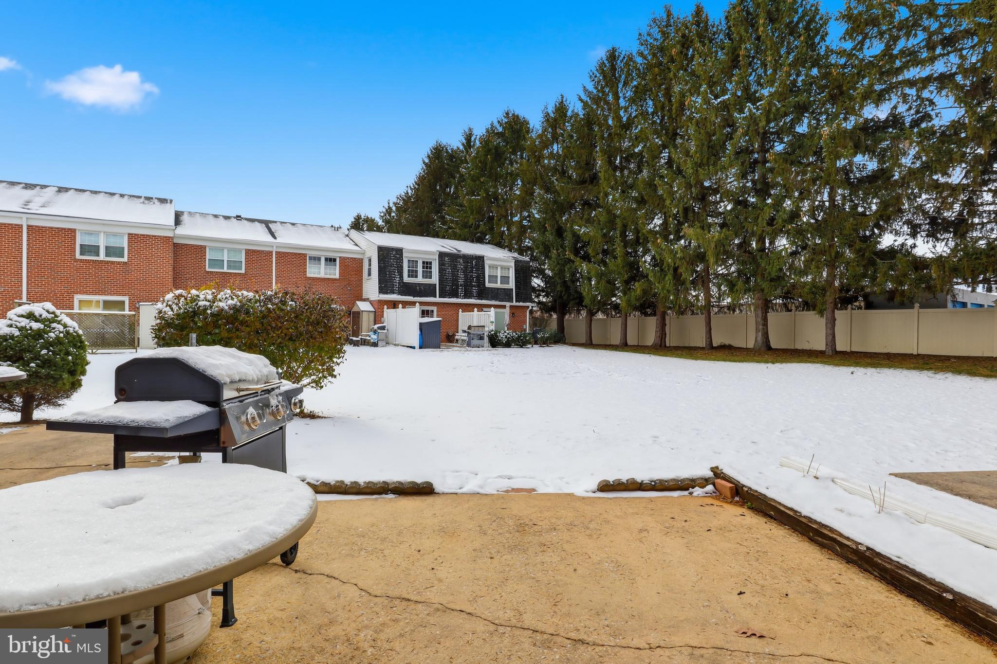 COLONY PARK CONDOS - Residential