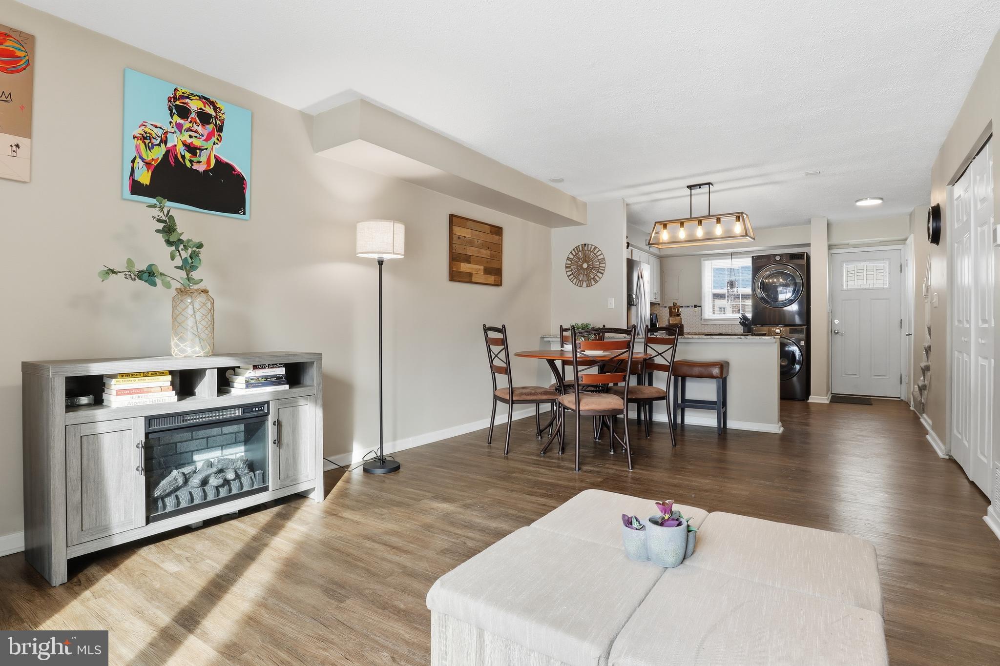 COLONY PARK CONDOS - Residential