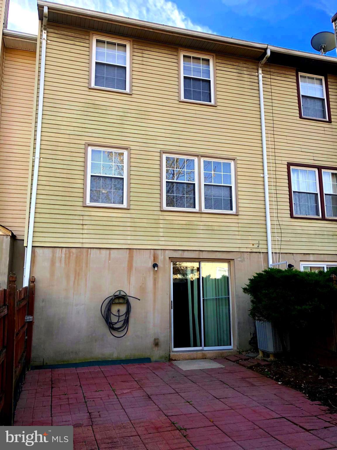 KINGS COURT - Residential Lease