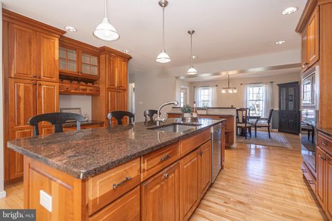 Tiny photo for 9 Larkspur Lane, LAWRENCE TOWNSHIP, NJ 08648 (MLS # NJME2074500)