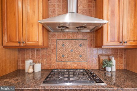 Tiny photo for 9 Larkspur Lane, LAWRENCE TOWNSHIP, NJ 08648 (MLS # NJME2074500)