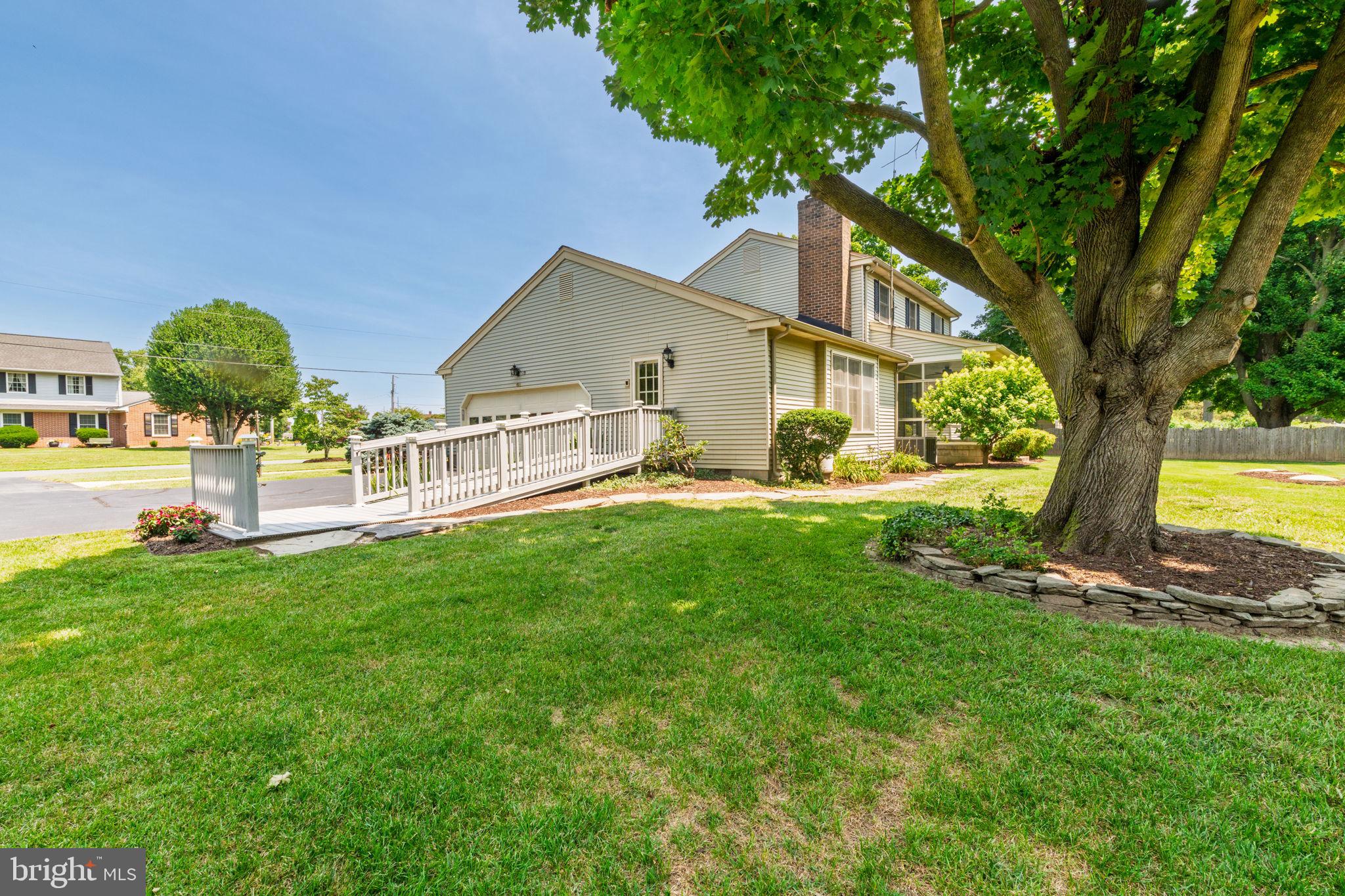 802 WEST LANE