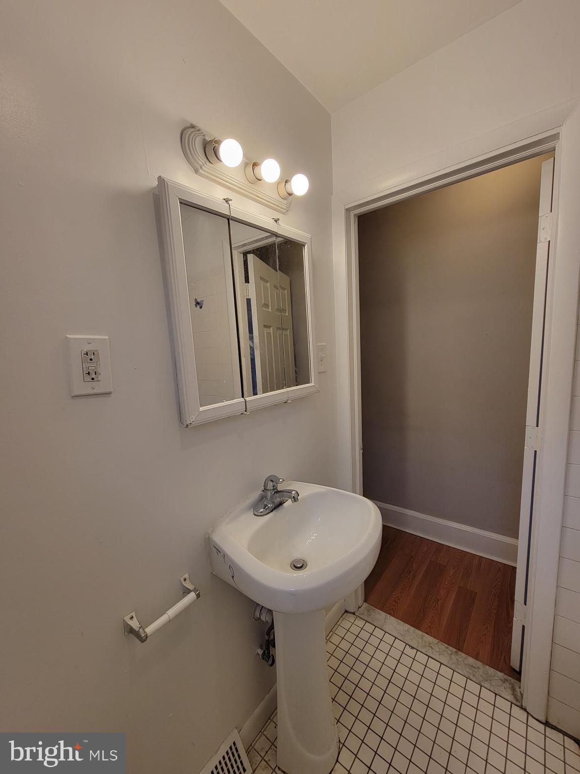 EAST KENSINGTON - Residential Lease