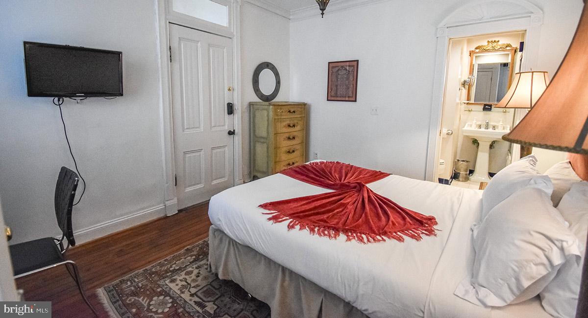 1604 19TH STREET NW