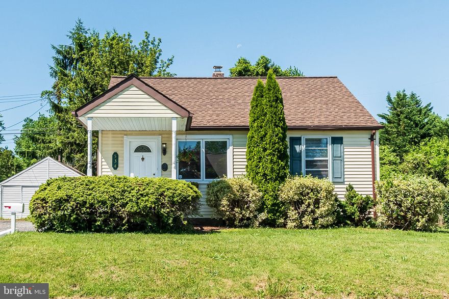 WELCOME HOME TO THIS ADORABLE RANCHER LOCATED IN THE HEART OF BELAIR! COVERED FRONT PORCH. 3 BEDROOMS AND 2 BATHROOMS. UPDATED THROUGHOUT! LIVING ROOM AND DINING ROOM HAVE HARDWOOD FLOORING. KITCHEN FEATURES CERAMIC TILE, TILE BACK SPLASH AND STAINLESS STEEL APPLIANCES. FAMILY ROOM HAS GAS FIREPLACE. PARTIALLY FINISHED BASEMENT WITH REC ROOM. DECK OFF REAR OF HOME. LARGE REAR FENCED YARD. 1 CAR DETACHED GARAGE. WITHIN WALKING DISTANCES TO RESTAURANTS, SHOPPING AND MUCH MORE!