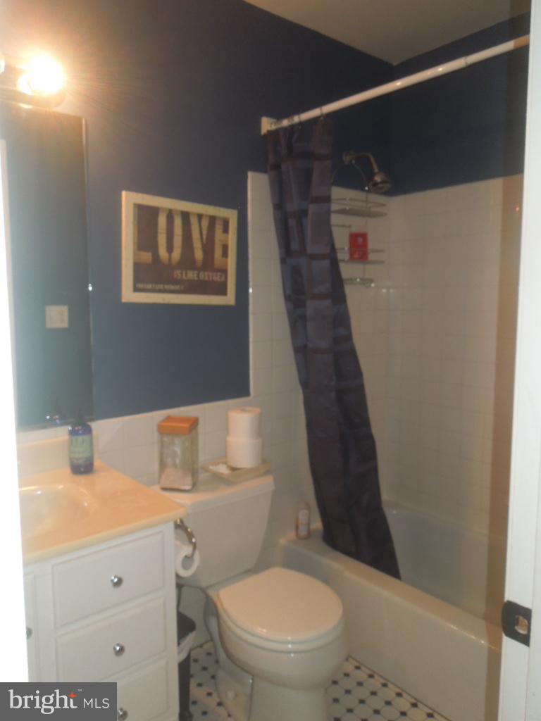 GEORGETOWN HOUSES - Residential Lease