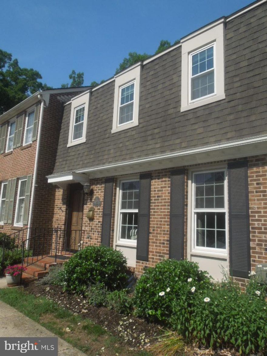 STUNNING Crofton Georgetown Townhome avail Aug 15 or sooner*Sun drenched Living Room w/hardwood floors*GEORGOUS Kitchen-every cook's dream-lg. pantry, granite counters, gas range*Dining Room w/built in china closet*3 large Bedrooms*Updated Baths-custom shower in Master*Built-ins in Master closets*Lower level Laundry Rm includes cupboards, work sink*Beautiful stone fireplace (gas) in Family Room, slider leads to fenced brick patio.*NON-SMOKING PROPERTY*PETS CASE BY CASE*QUALIFICATIONS:  $115K gross annual income, 700+ credit score w/no derogatory items, good rental and employment history.