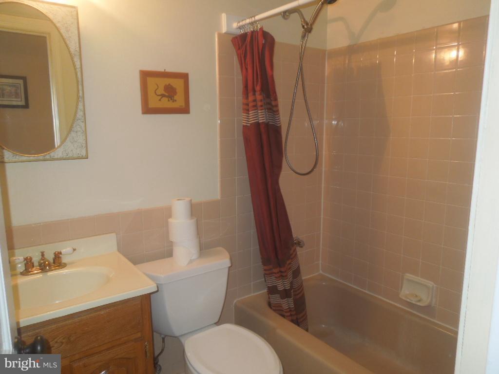 GEORGETOWN HOUSES - Residential Lease