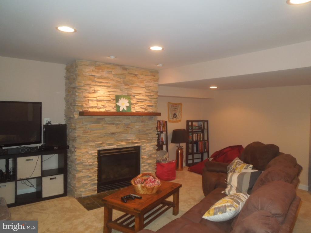 GEORGETOWN HOUSES - Residential Lease