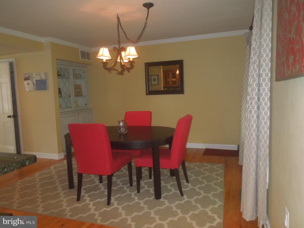 GEORGETOWN HOUSES - Residential Lease