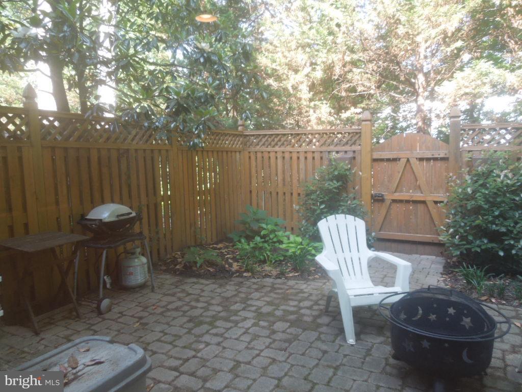 GEORGETOWN HOUSES - Residential Lease