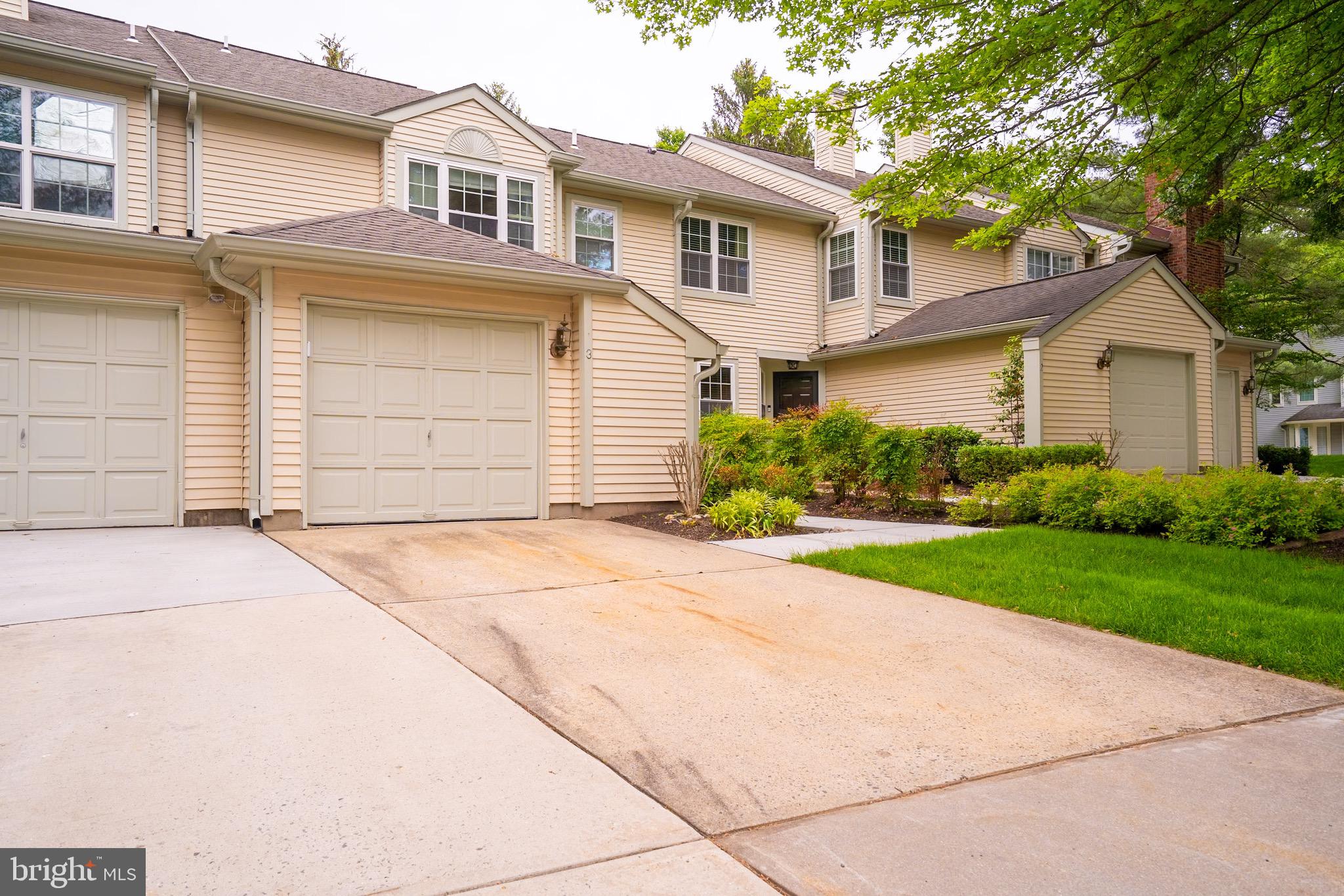 3 TOWPATH COURT