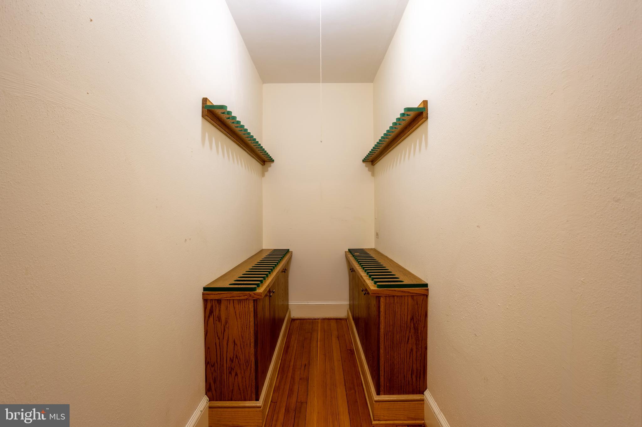 DEVON HILL - Residential