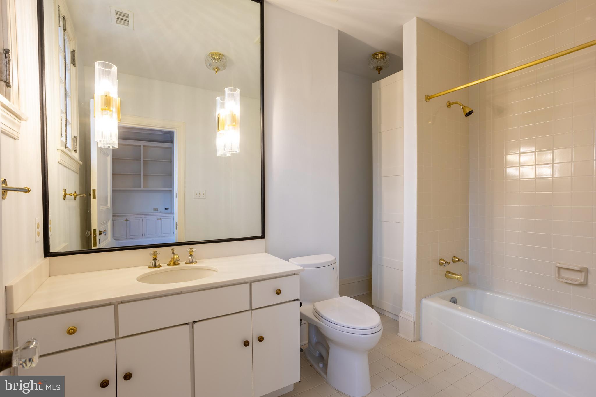 DEVON HILL - Residential