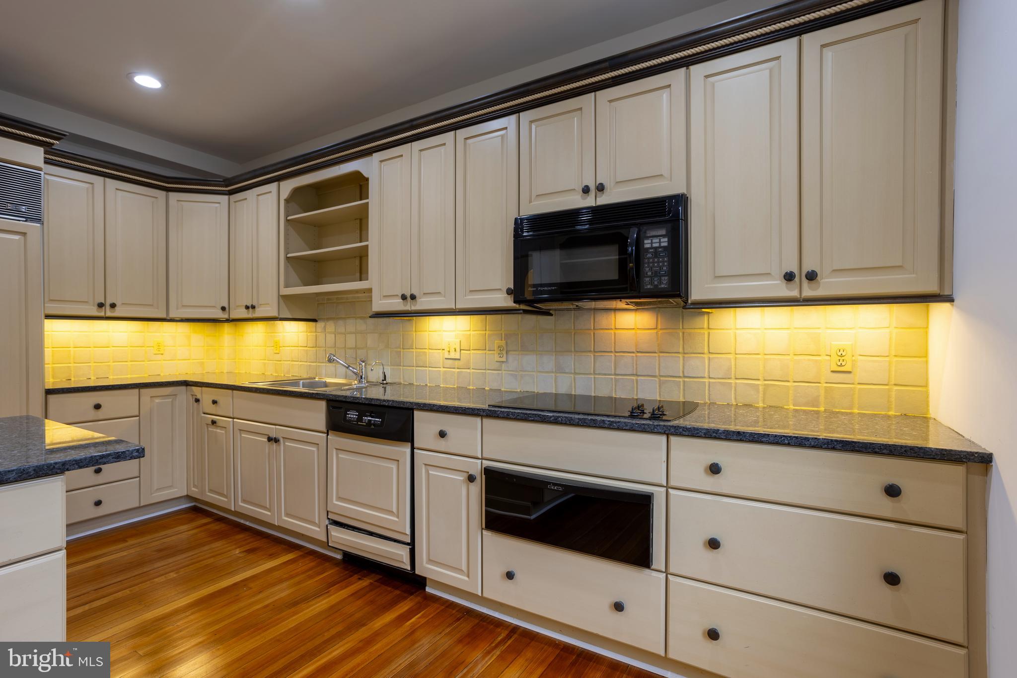 DEVON HILL - Residential