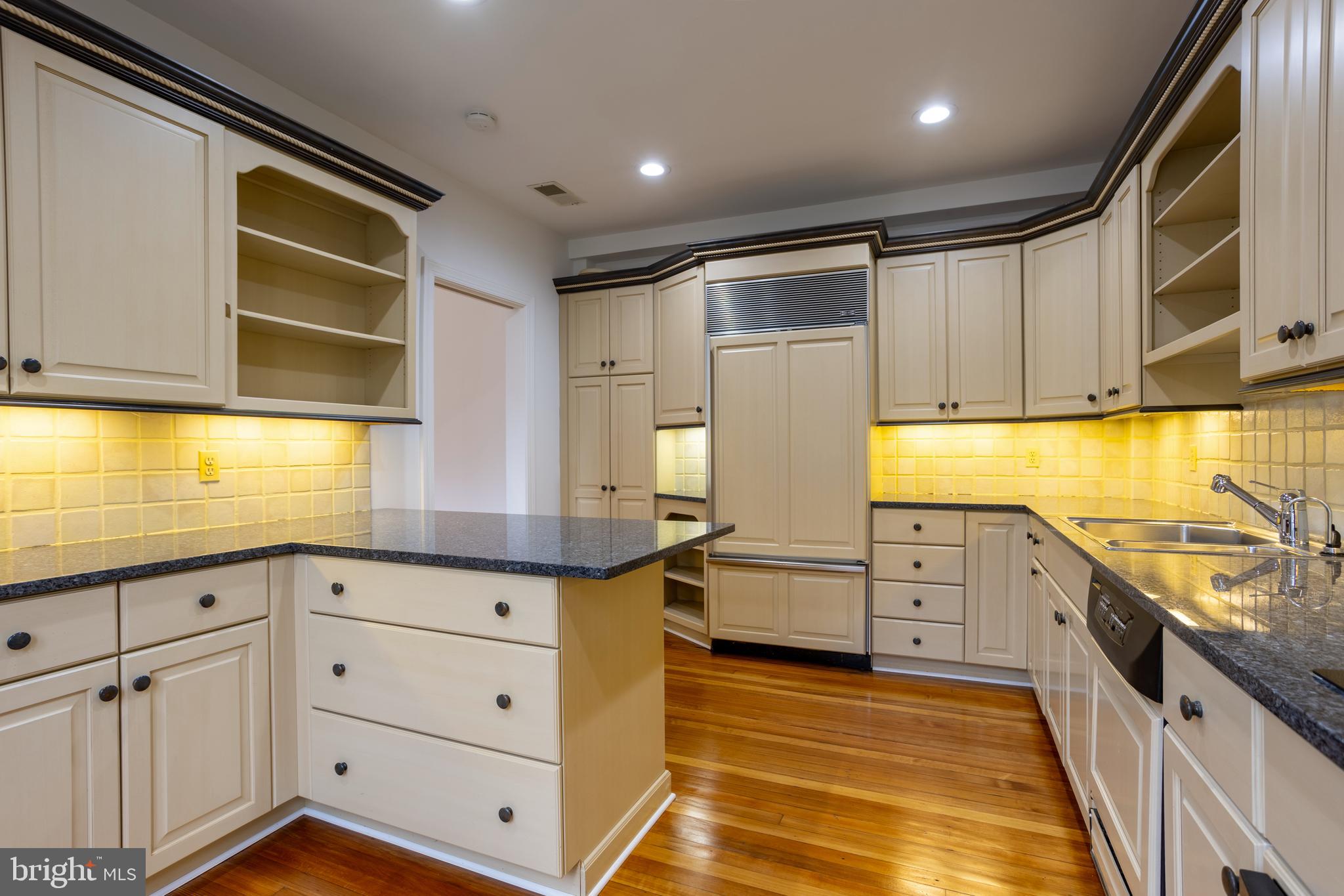 DEVON HILL - Residential