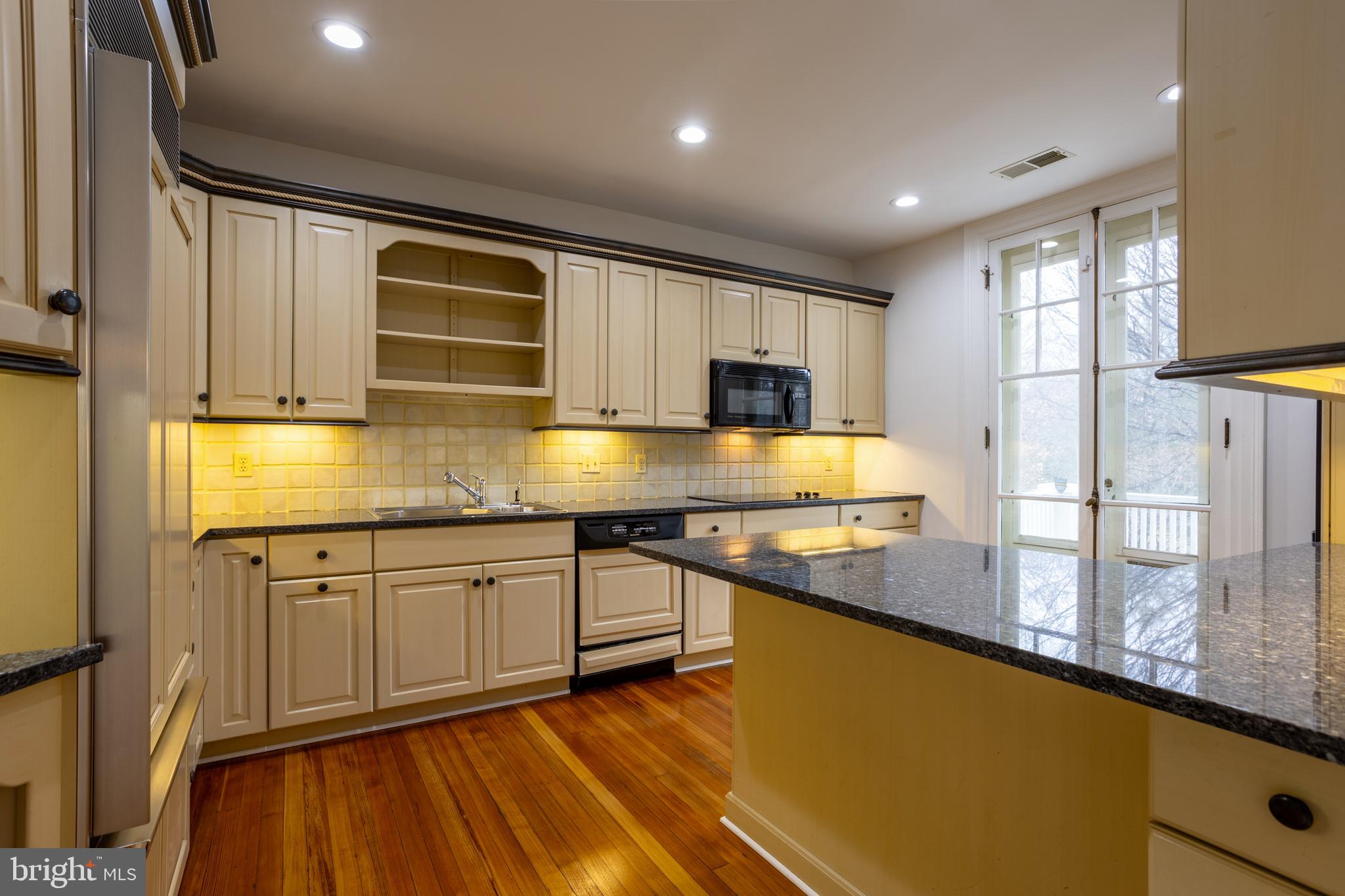 DEVON HILL - Residential